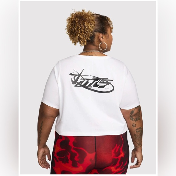 NIKE MEGAN THEE STALLION CROPPED TEE 🖤 - Picture 2 of 7